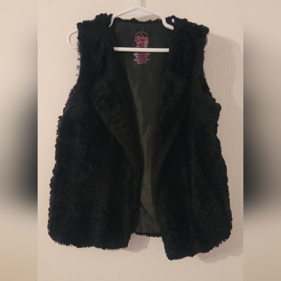 Girl's Black Faux Fur Vest Fuzzy & Soft Small 6-6x Open Vest Lapels Faded Glory. - Picture 3 of 11